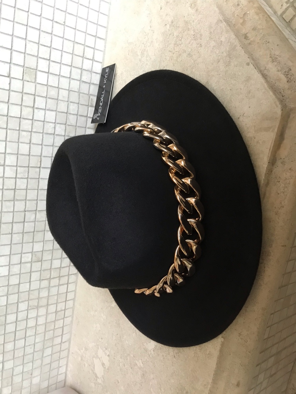 🩵NWT🩵 KENDALL & KYLIE FEDORA BLACK & GOLD TORTOISE SHELL CHAIN HAT ONE SIZE